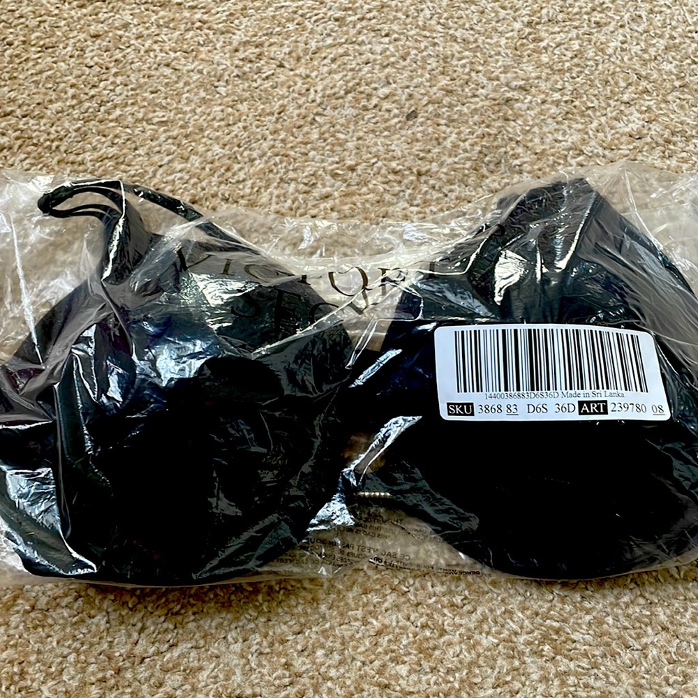 NWT Very Sexy black push up bra from Victoria Secret. Size 36D.